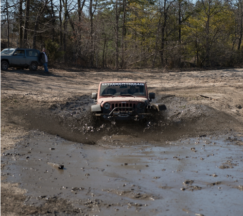 Jeep Wrangler nel fango